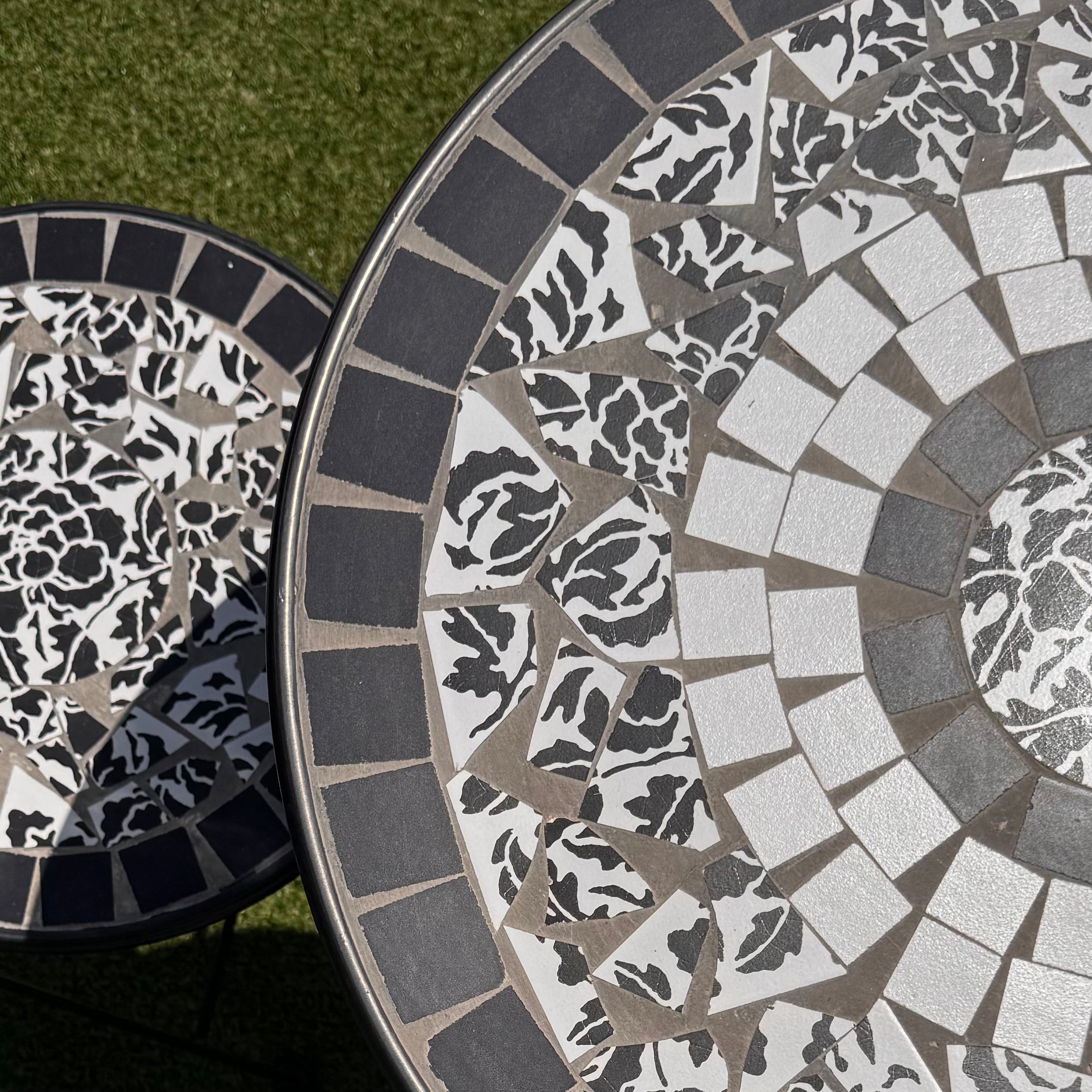 Set tavolo con sedie pieghevoli in metallo con mosaico - Stromboli