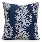 Cuscino blu e bianco con ricamo corallo marino 45x45 cm