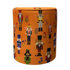 Pouf natalizio rotondo in velluto arancione con soldatini 40 cm